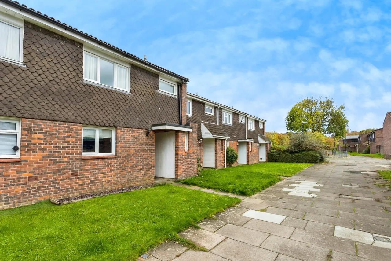 Curteys Walk, Crawley, RH11, photo 13