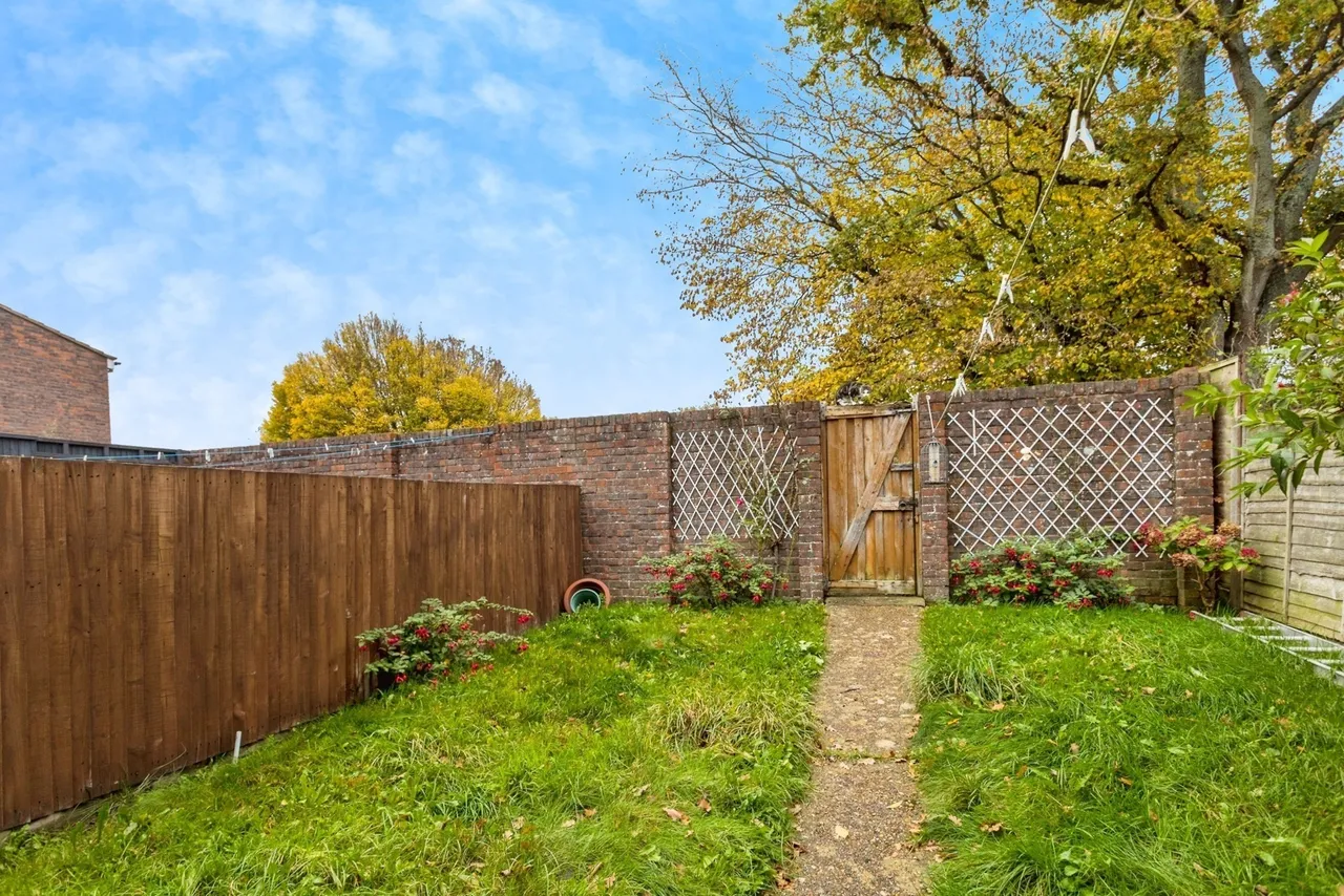 Curteys Walk, Crawley, RH11, photo 6