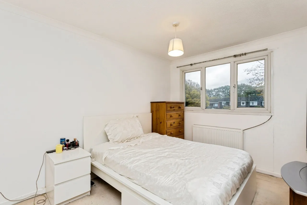 Curteys Walk, Crawley, RH11, photo 9