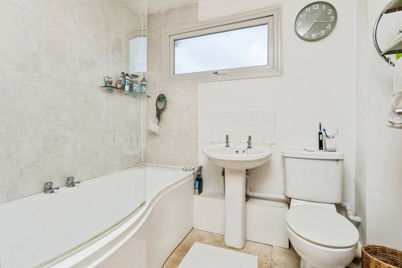 Curteys Walk, Crawley, RH11, photo 5