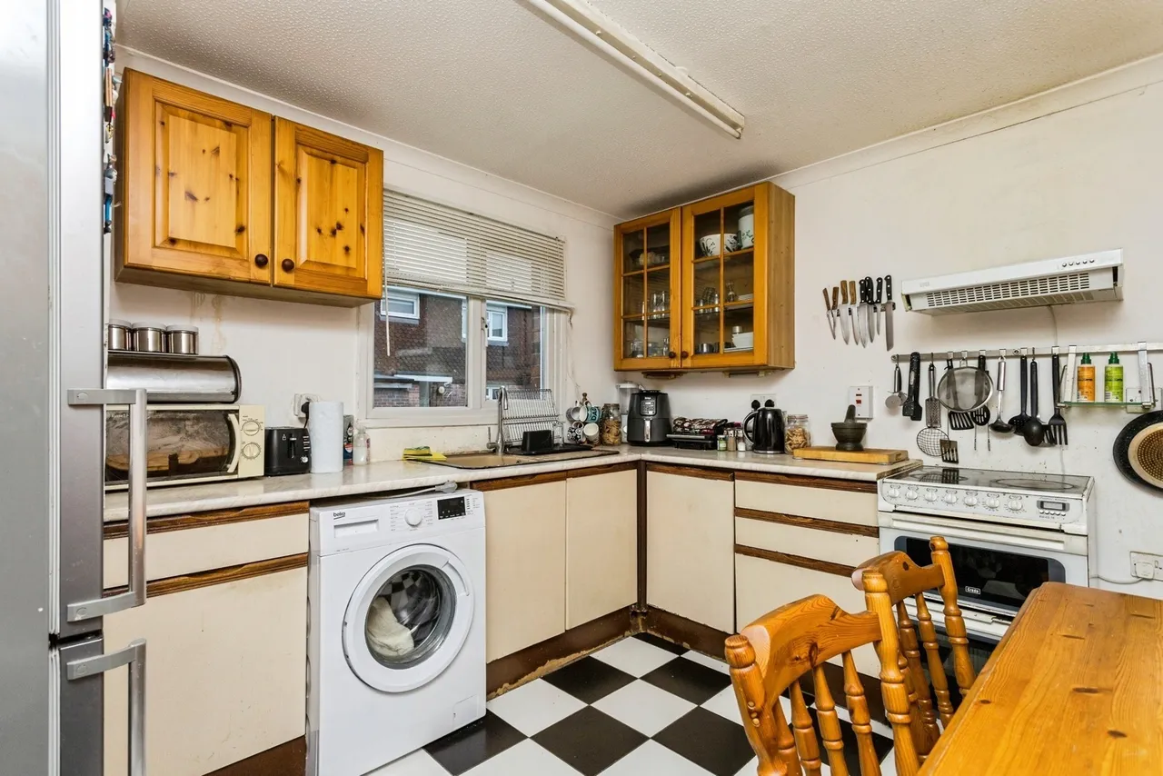 Curteys Walk, Crawley, RH11, photo 4