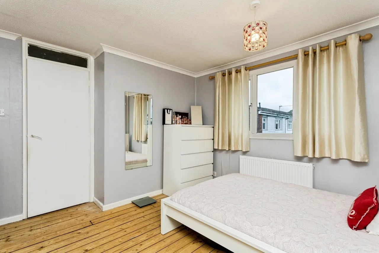Curteys Walk, Crawley, RH11, photo 15