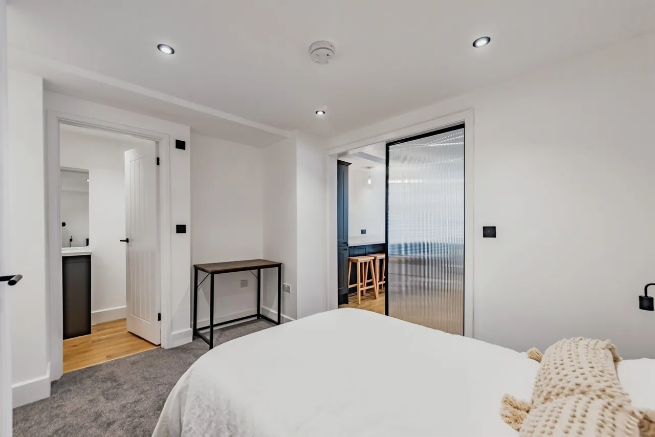 Oakdene Road, Redhill, photo 8