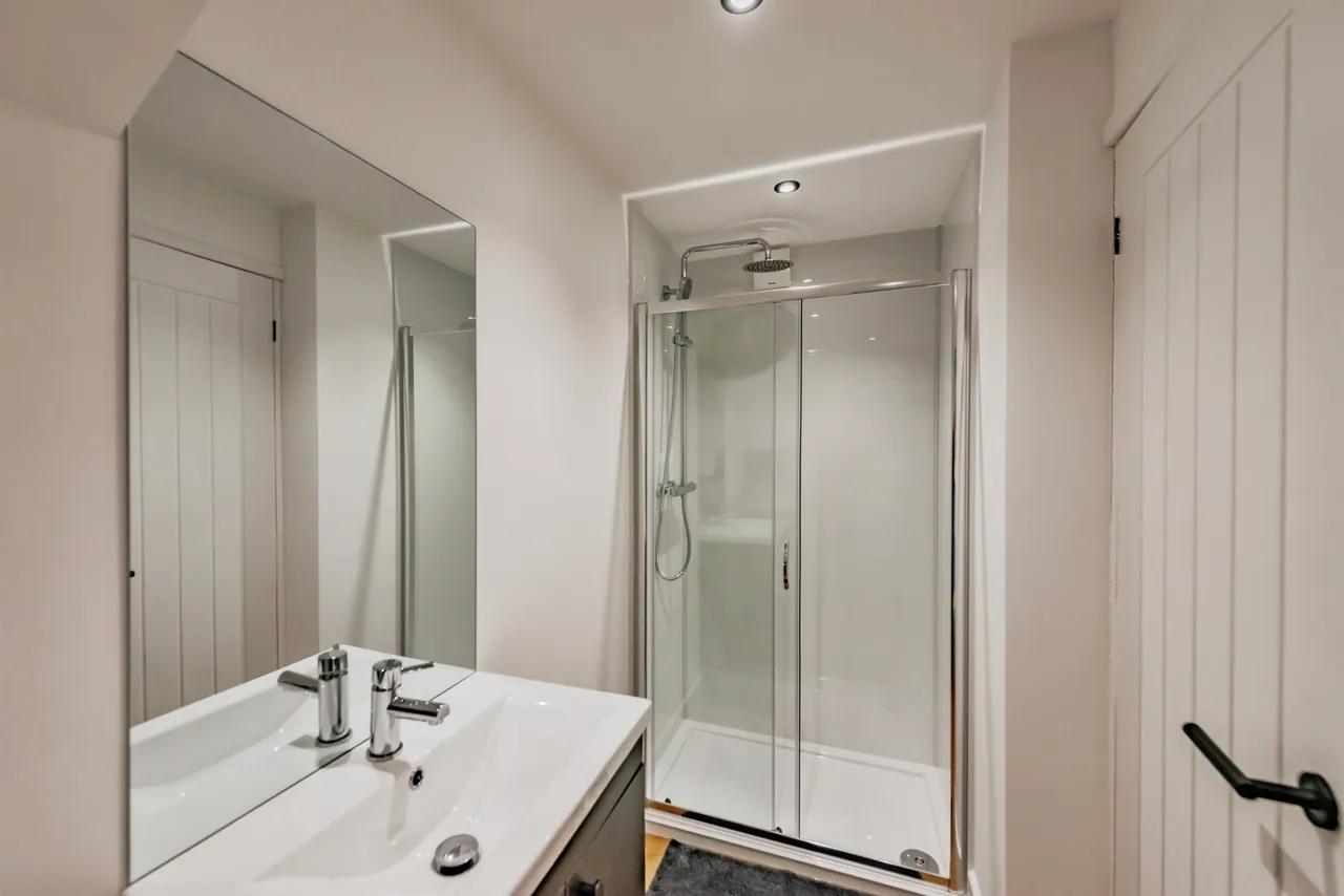 Oakdene Road, Redhill, photo 9