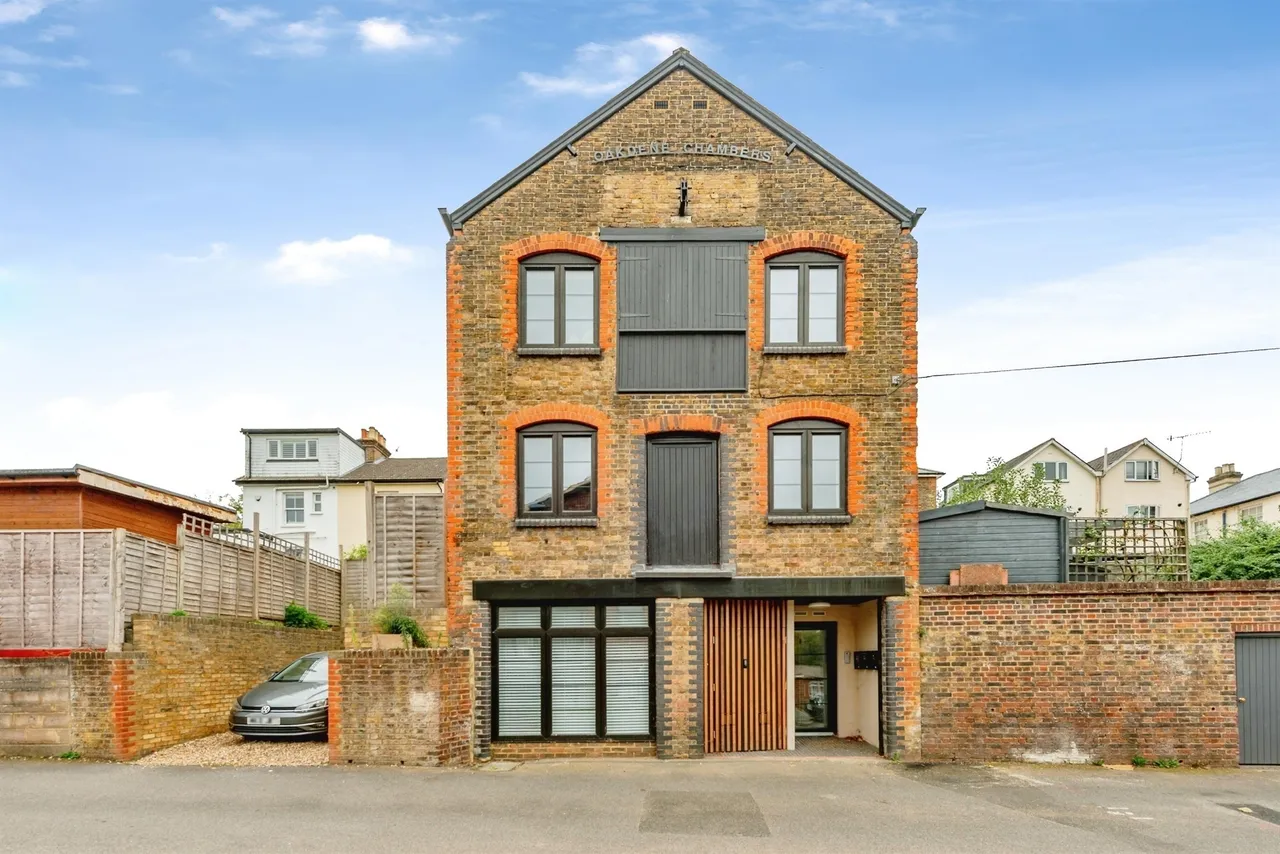 1 bed flat for sale — Oakdene Road, Redhill
