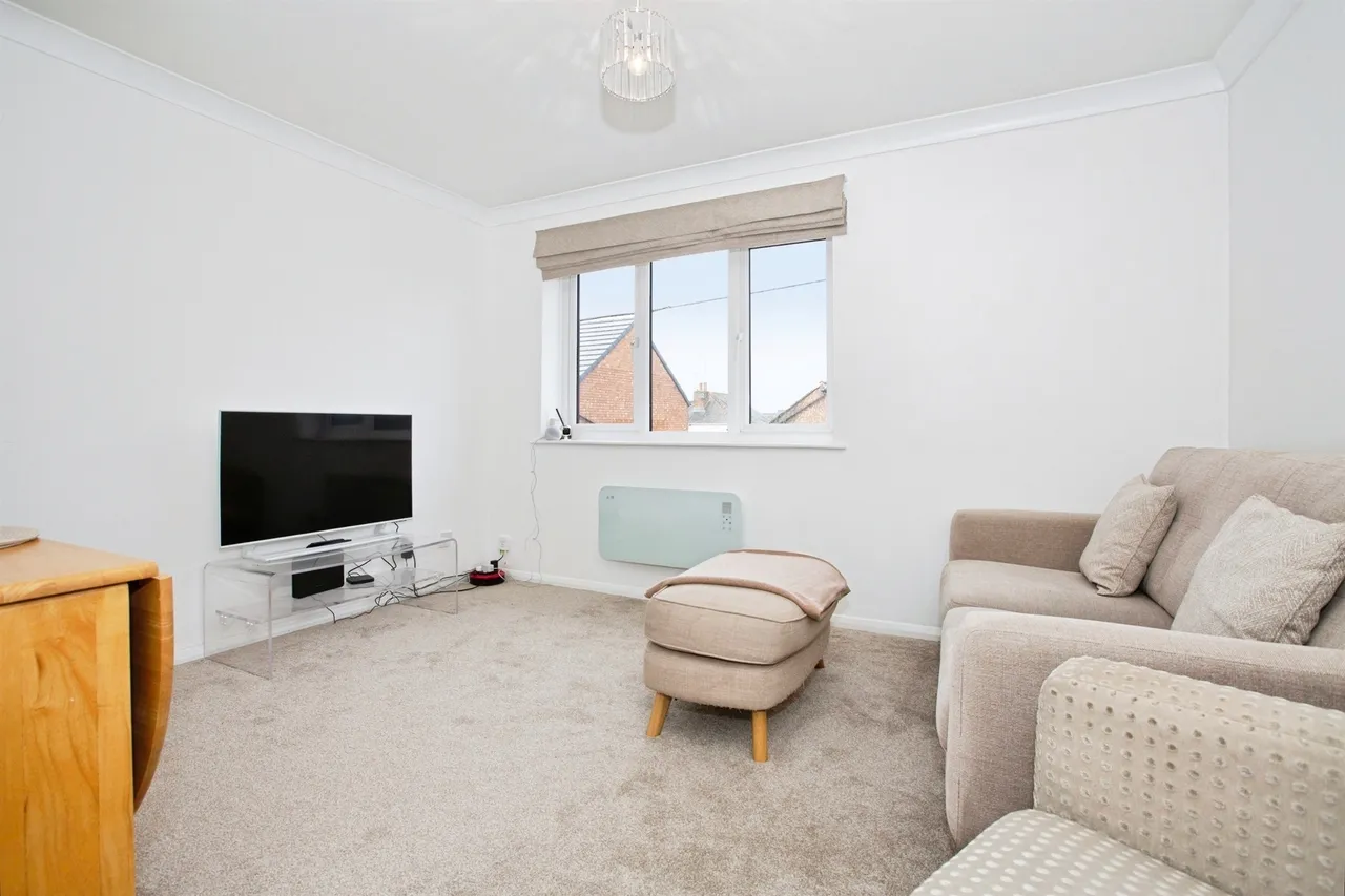 Grove Road, Kettering, NN14, photo 2