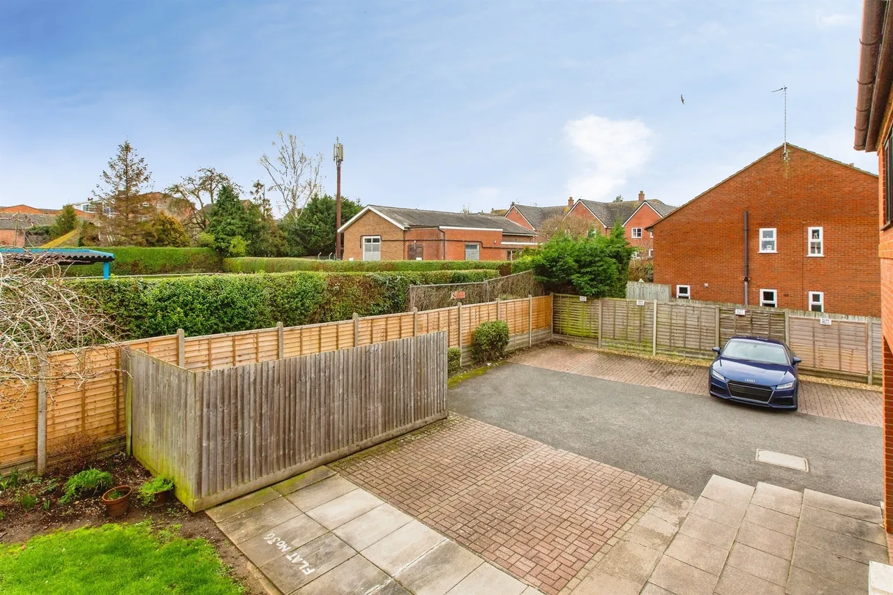 Grove Road, Kettering, NN14, photo 10