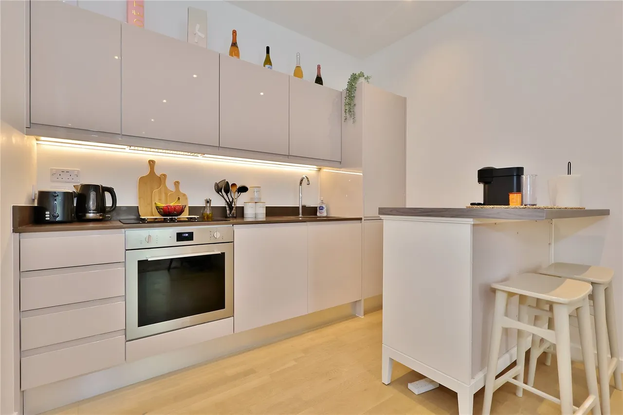 River Court, Sheerwater, GU21, photo 4
