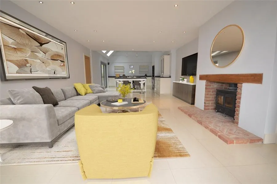 The Drive, Ifold, RH14, photo 3