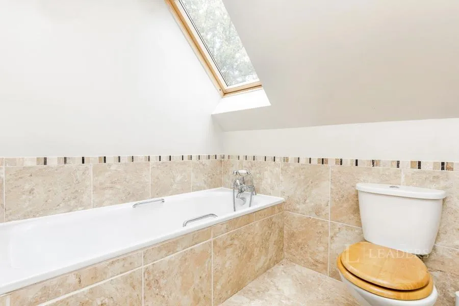 The Drive, Ifold, RH14, photo 10