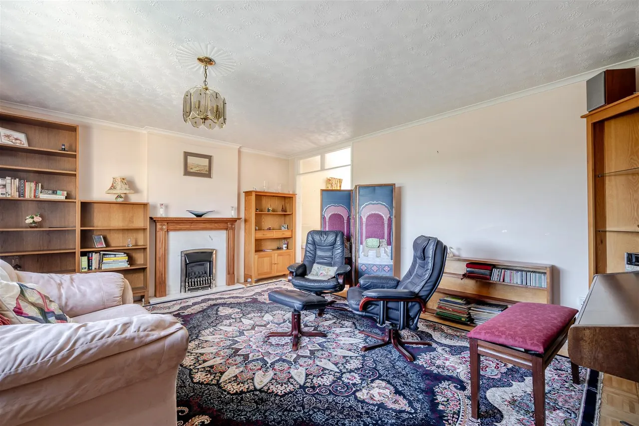 Riverside Drive, Chippenham, SN15, photo 4