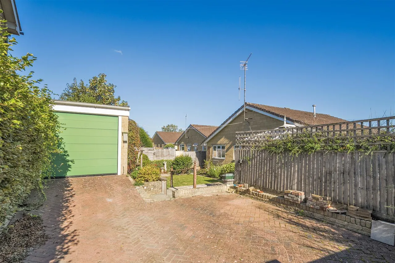 Riverside Drive, Chippenham, SN15, photo 20