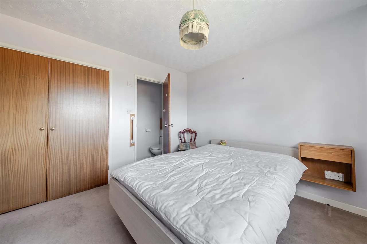 Riverside Drive, Chippenham, SN15, photo 9