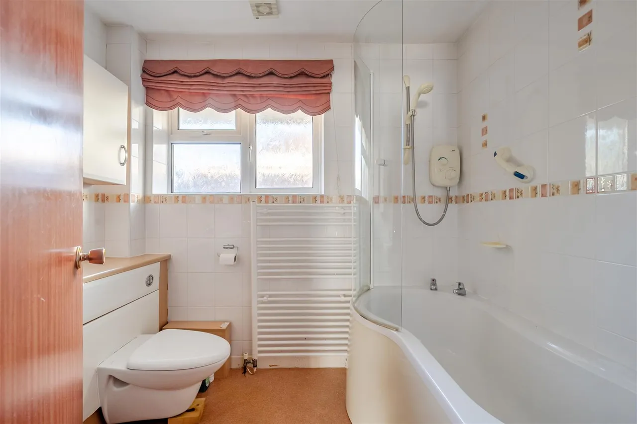 Riverside Drive, Chippenham, SN15, photo 8