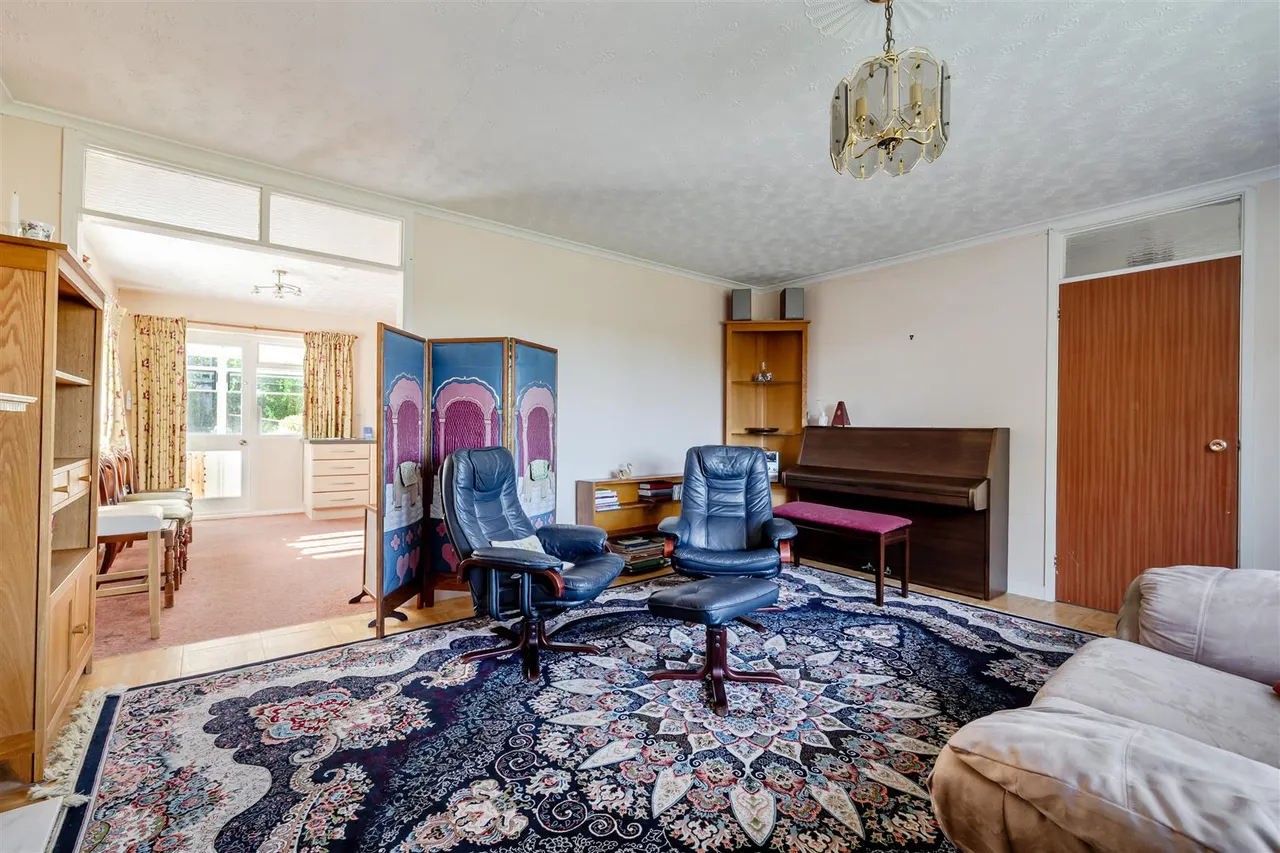 Riverside Drive, Chippenham, SN15, photo 10
