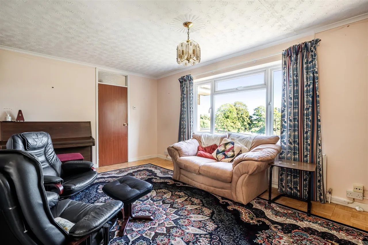 Riverside Drive, Chippenham, SN15, photo 11