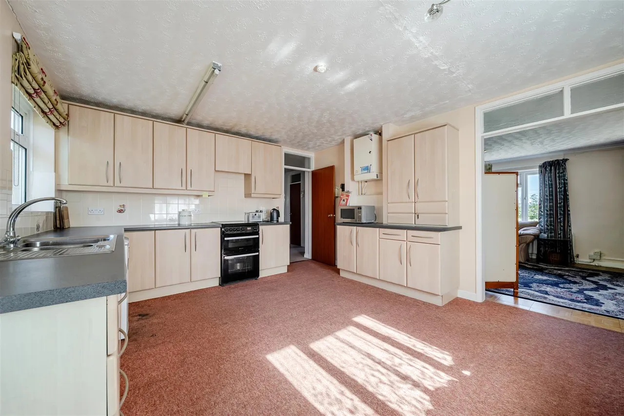 Riverside Drive, Chippenham, SN15, photo 13