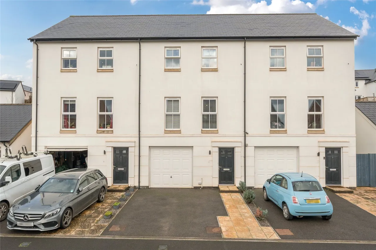 3 bed property for sale, Tarka Way, Crediton, EX17