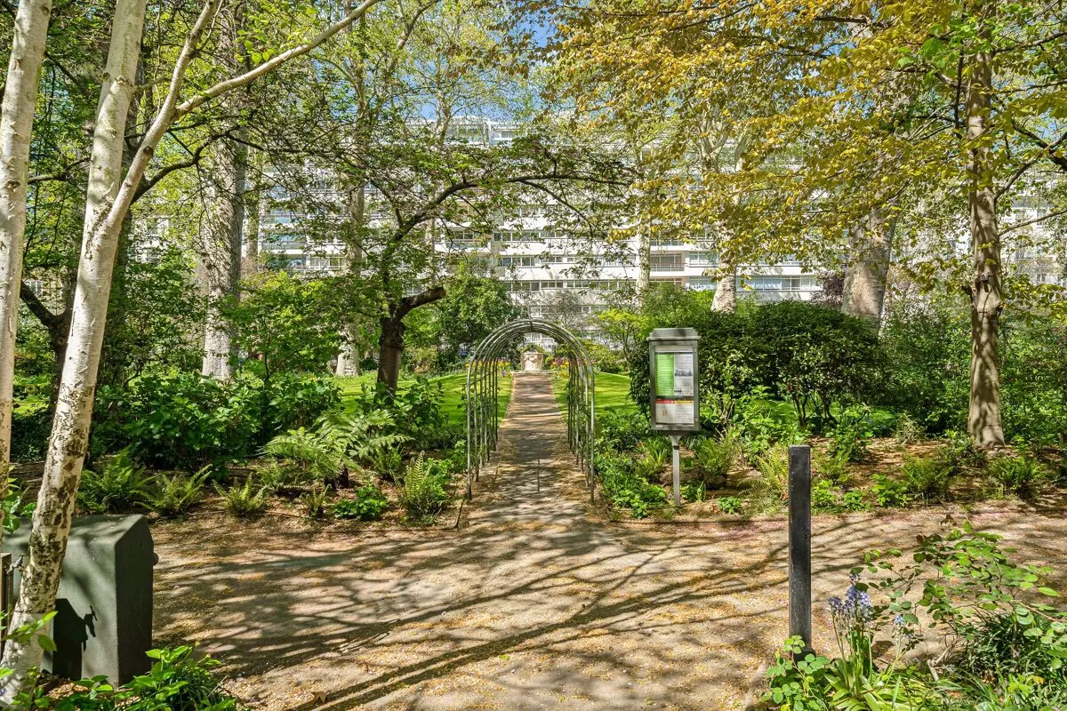 Gloucester Square, London, W2, photo 35