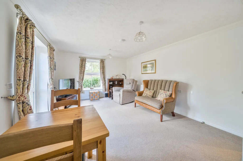 Water Lane, Towcester, Northamptonshire, NN12 6HR, photo 4