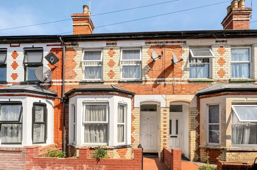 2 bed house for sale, Curzon Street, Reading, RG30