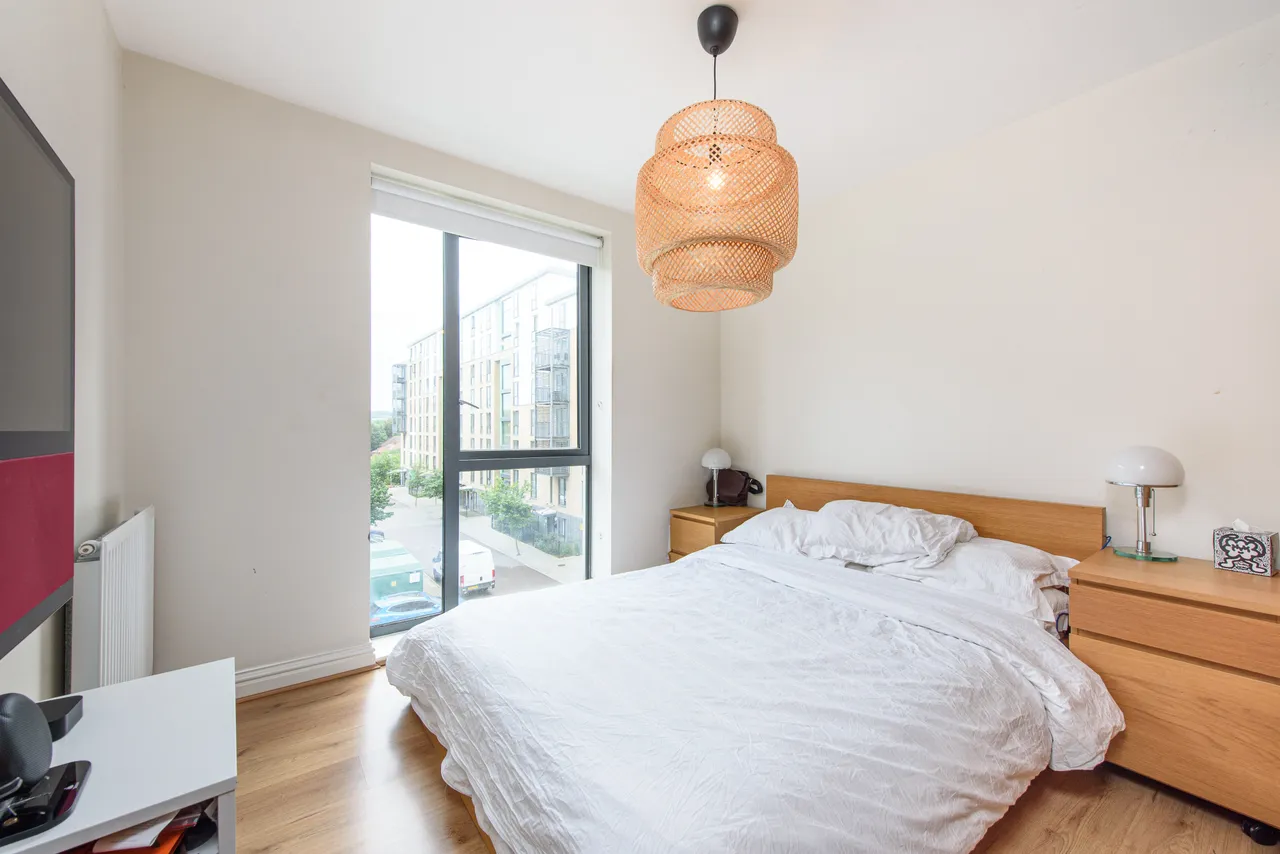 London, NW9, photo 6