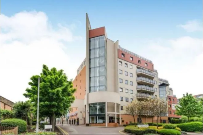2 bed flat for sale, Wards Wharf Approach, London, E16