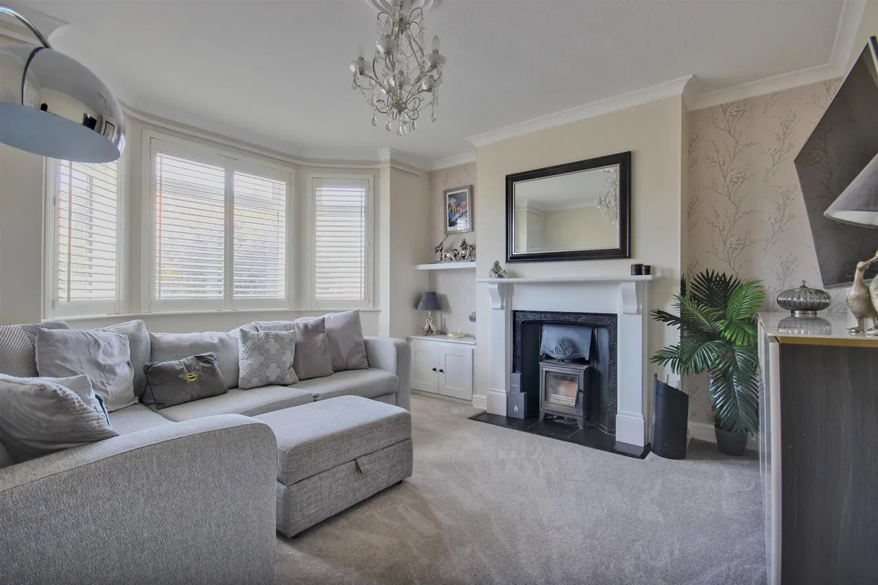 Molescroft Drive, Beverley, photo 2