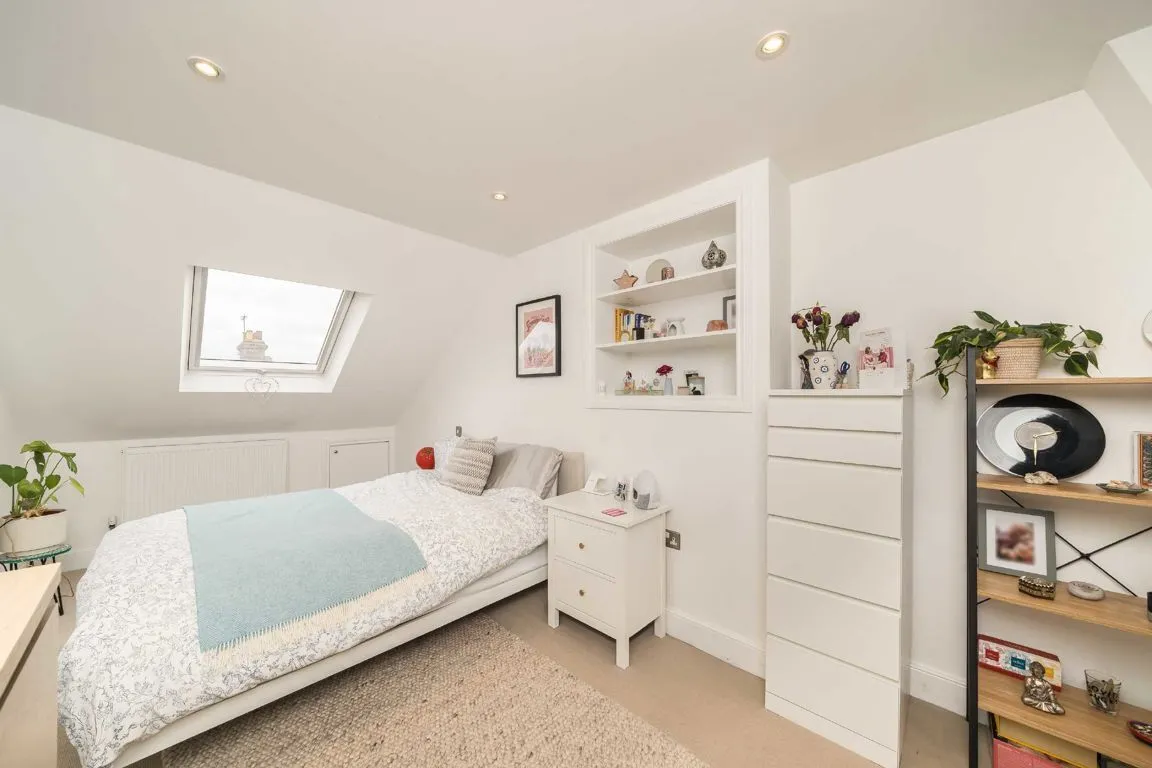 Lydden Grove, SW18, photo 8