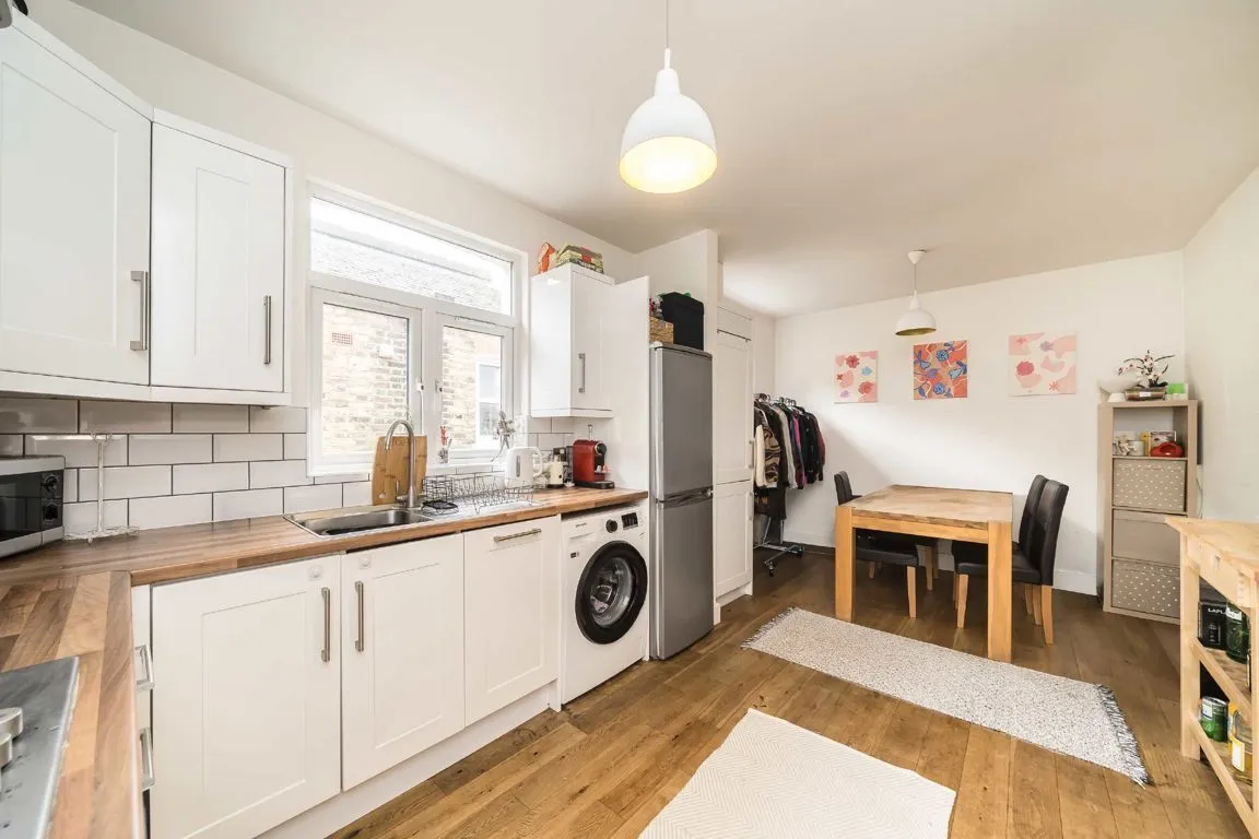 Lydden Grove, SW18, photo 2