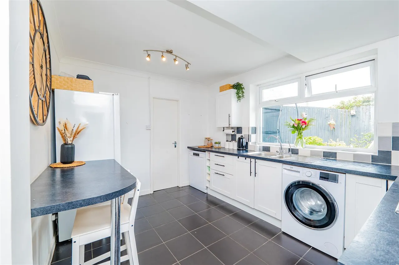 North Walk, Barry, CF62 8BX, photo 11