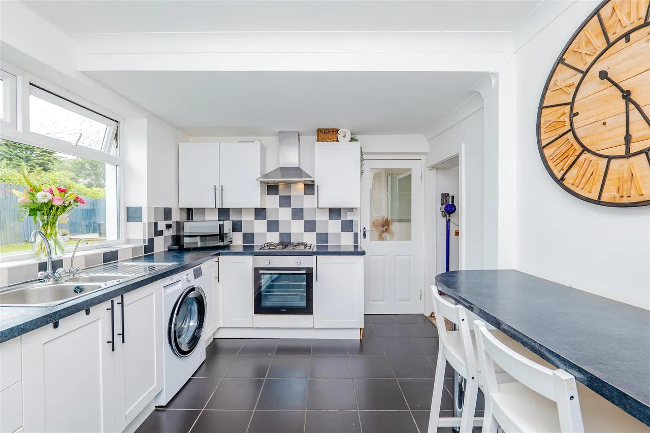 North Walk, Barry, CF62 8BX, photo 10