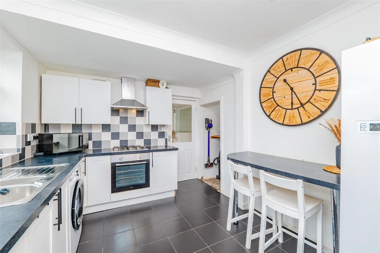 North Walk, Barry, CF62 8BX, photo 12