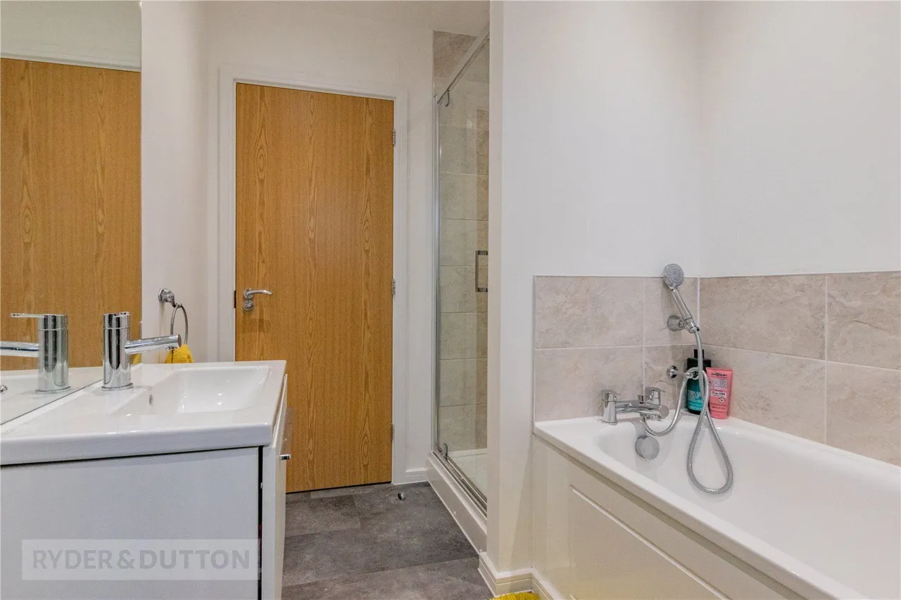 Moor Farm Close, Chadderton, OL9, photo 18