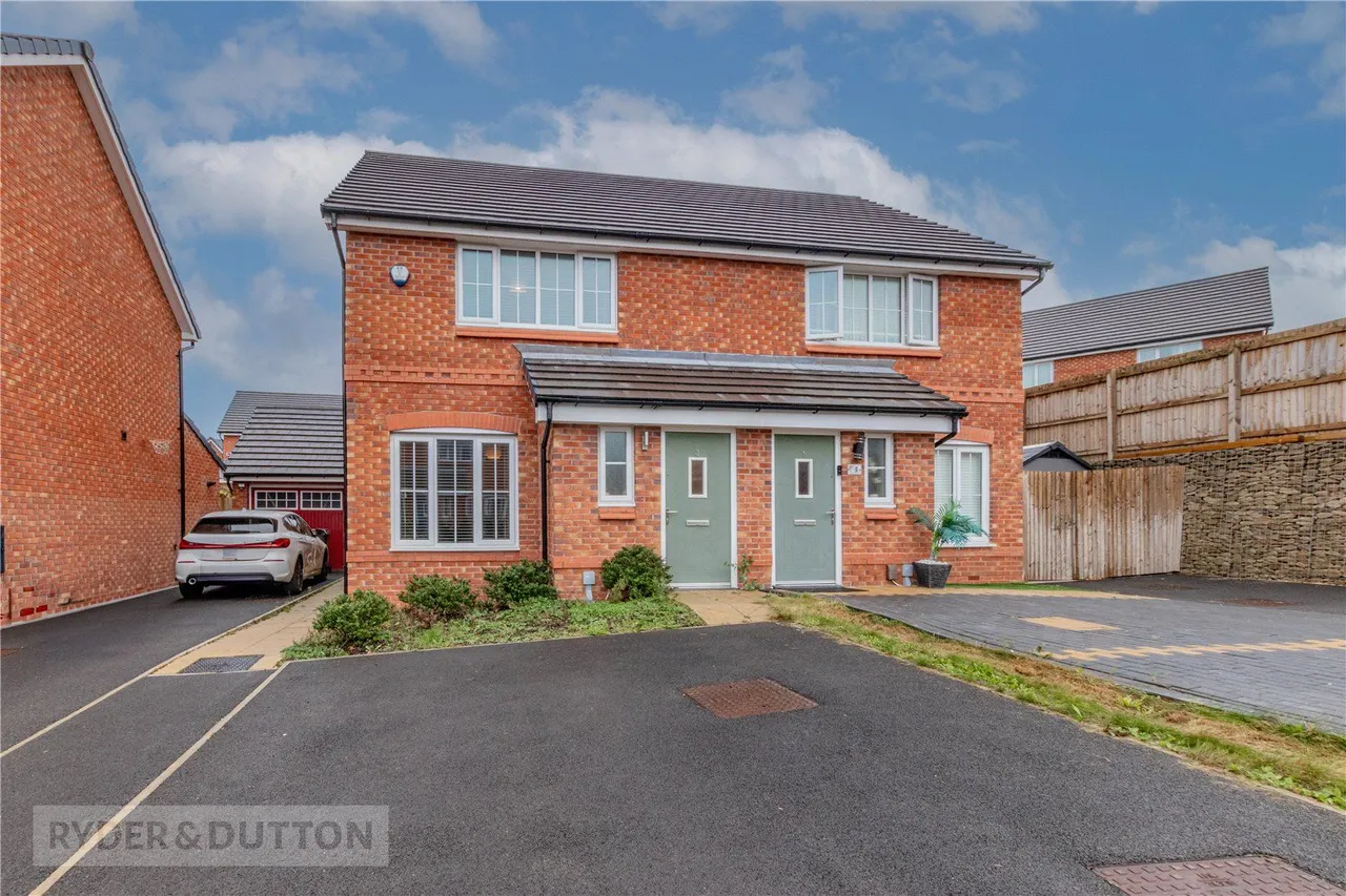 3 bed house for sale, Moor Farm Close, Chadderton, OL9