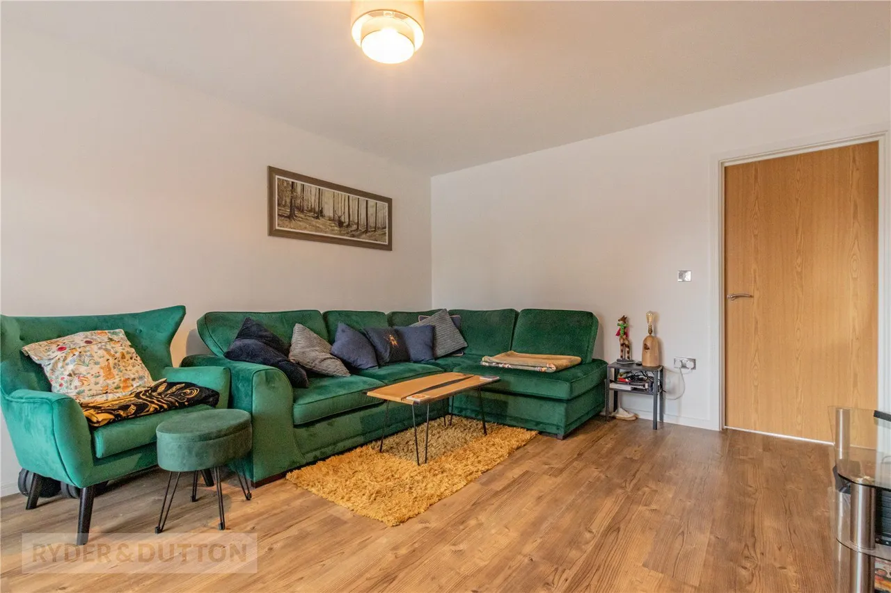 Moor Farm Close, Chadderton, OL9, photo 7