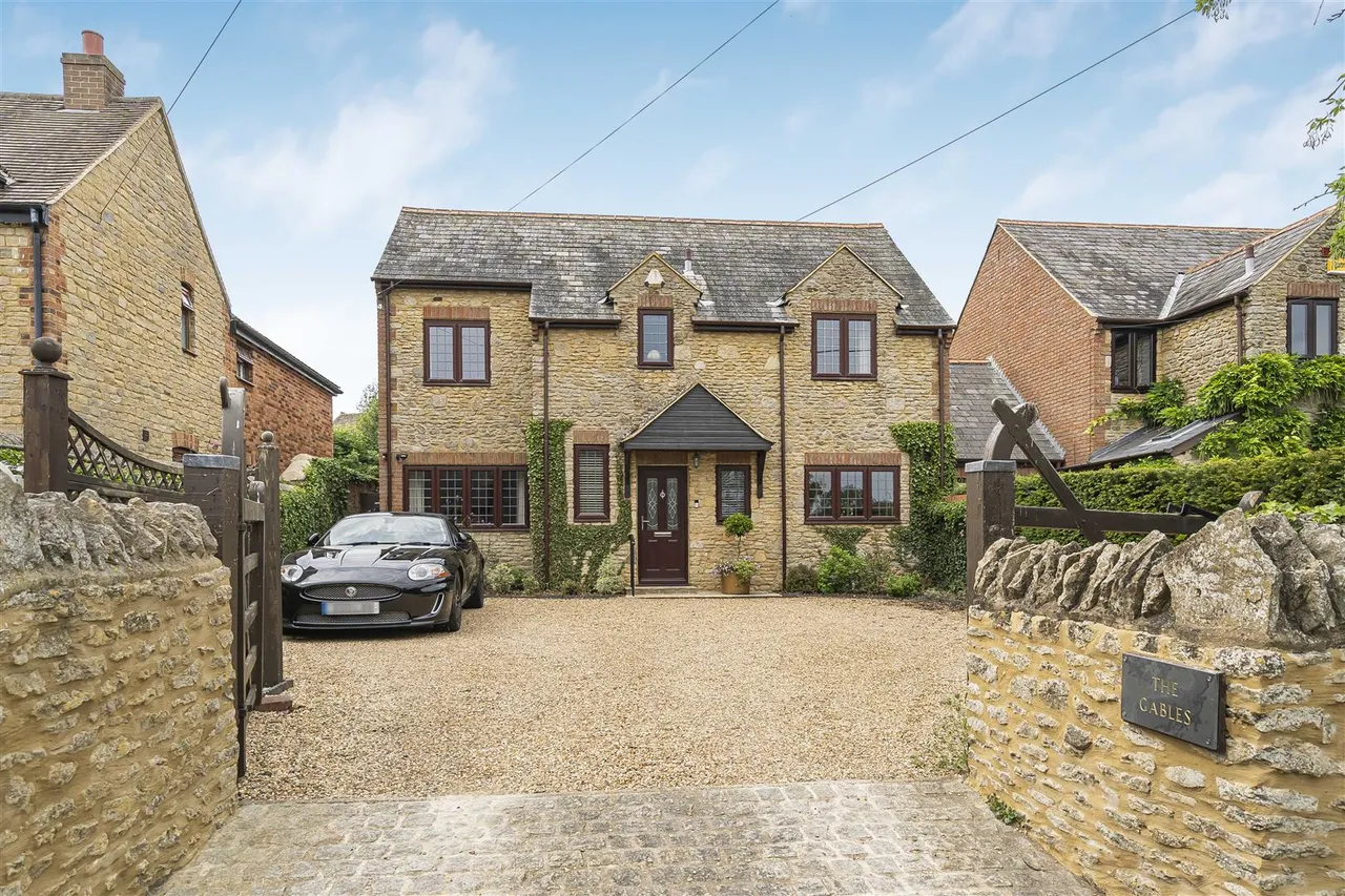 4 bed house for sale, Main Street, Fringford