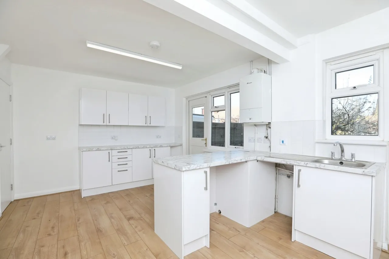 Cambridge Road, Sittingbourne, Kent, ME10, photo 2