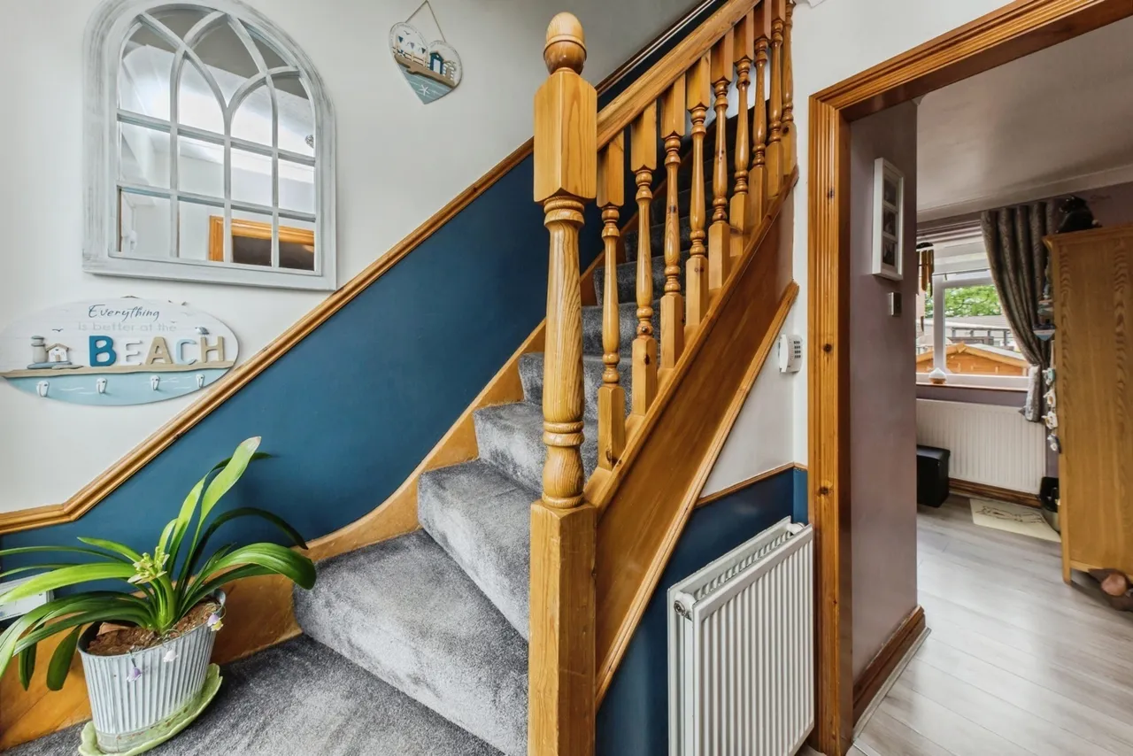 Ivymeade Close, Macclesfield, Cheshire, SK11, photo 2
