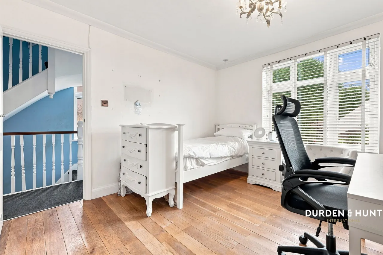Main Road, Romford, RM1, photo 13