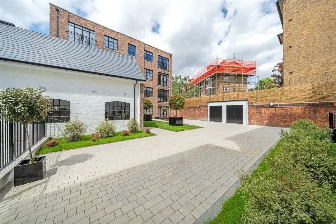 Mitcham Lane, London, SW16, photo 21