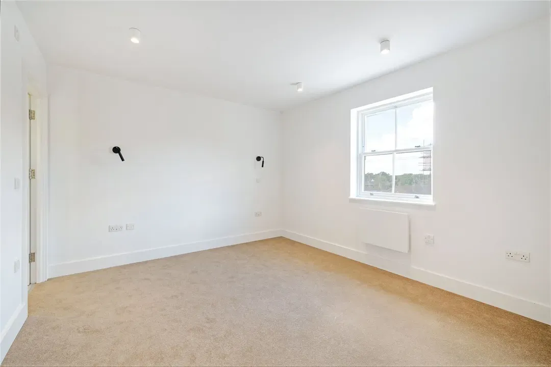 Mitcham Lane, London, SW16, photo 8