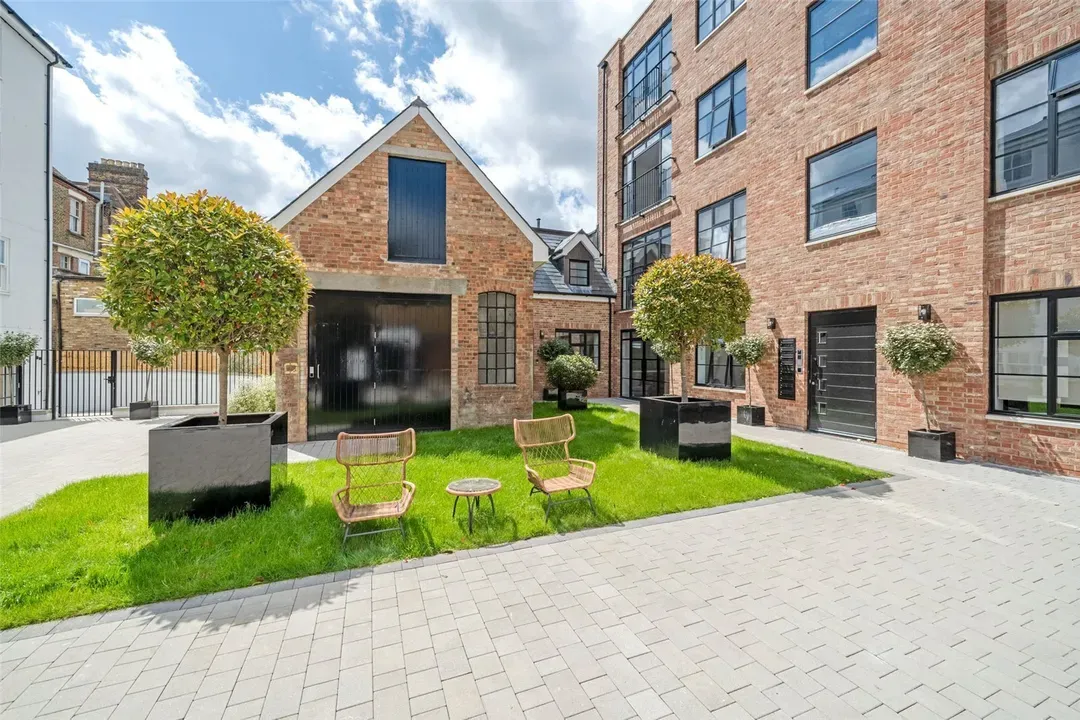 Mitcham Lane, London, SW16, photo 9