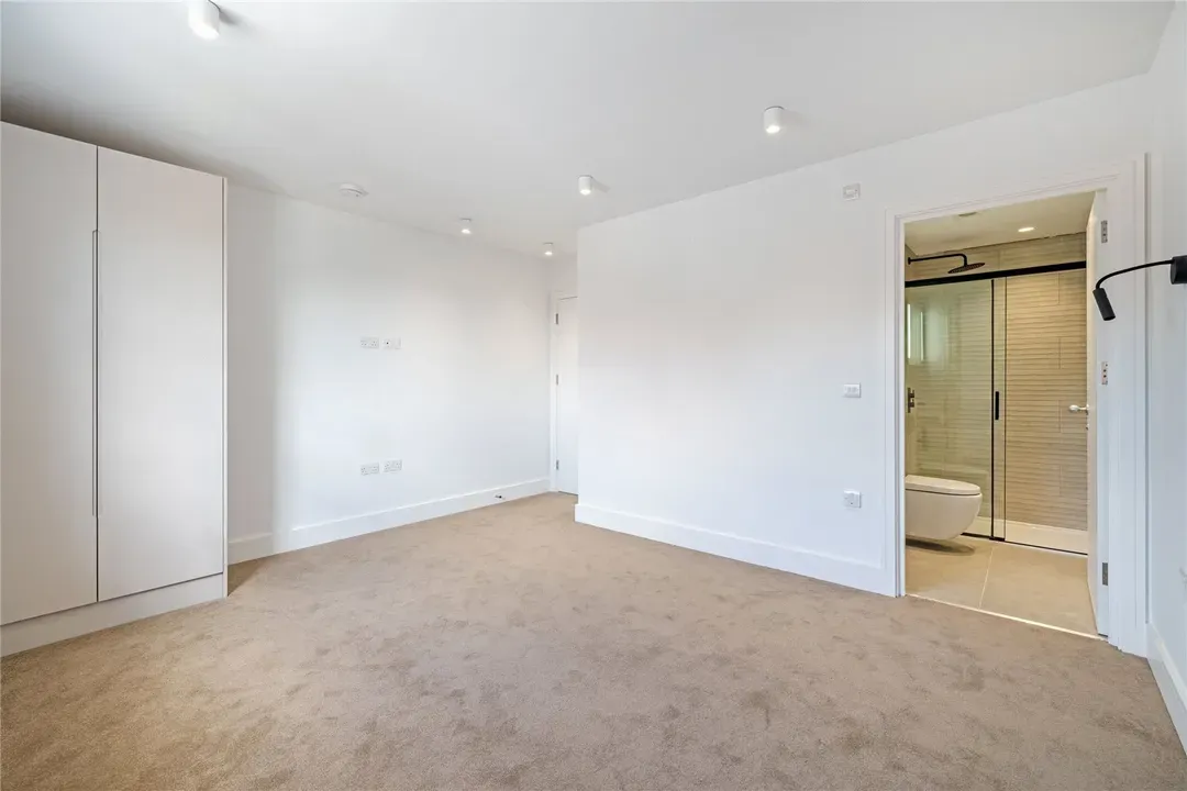 Mitcham Lane, London, SW16, photo 10