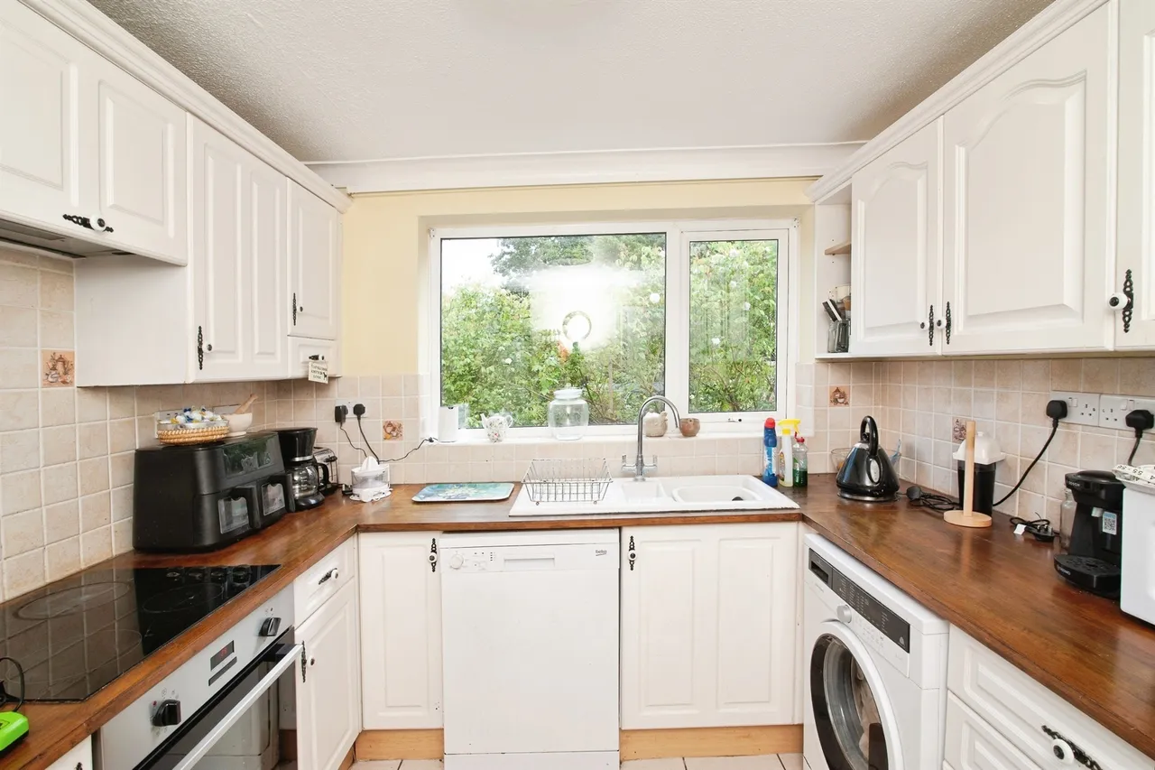 Cresta Close, Polegate, BN26, photo 3