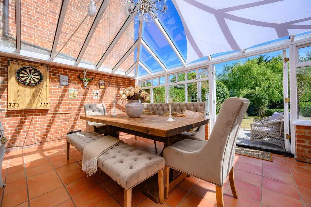 3 bed property for sale — Wildhill Road, Essendon AL9 6DN