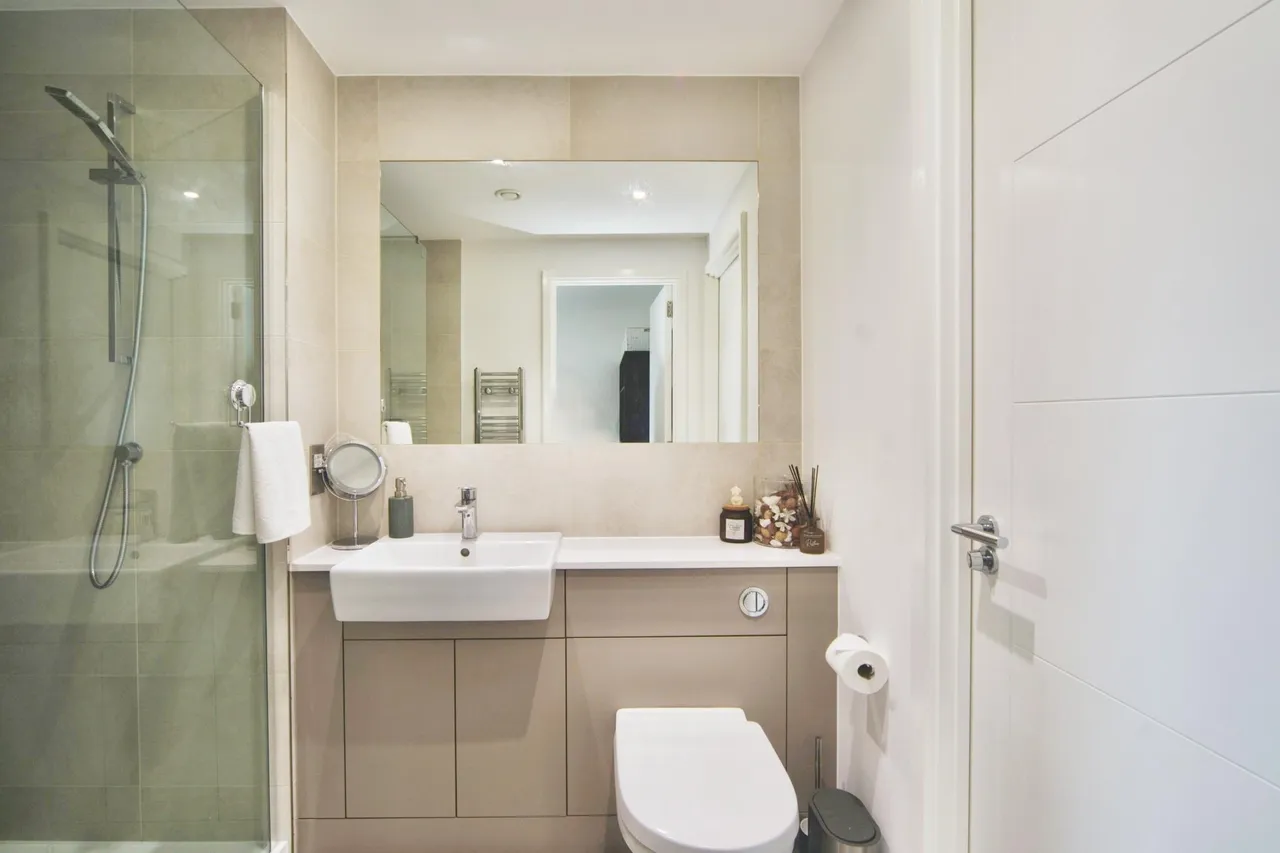 Caversham Road, London, NW9, photo 11