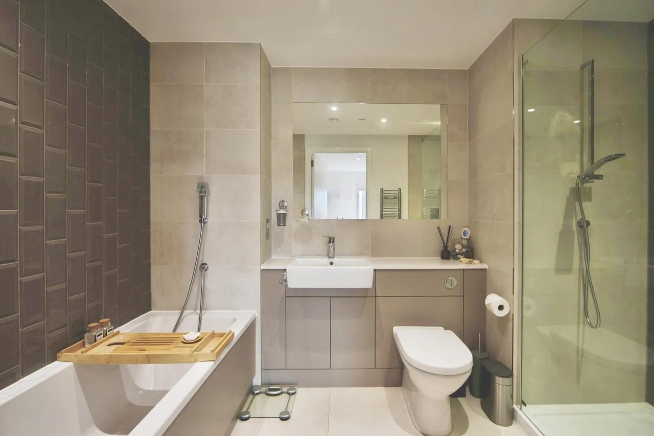 Caversham Road, London, NW9, photo 13