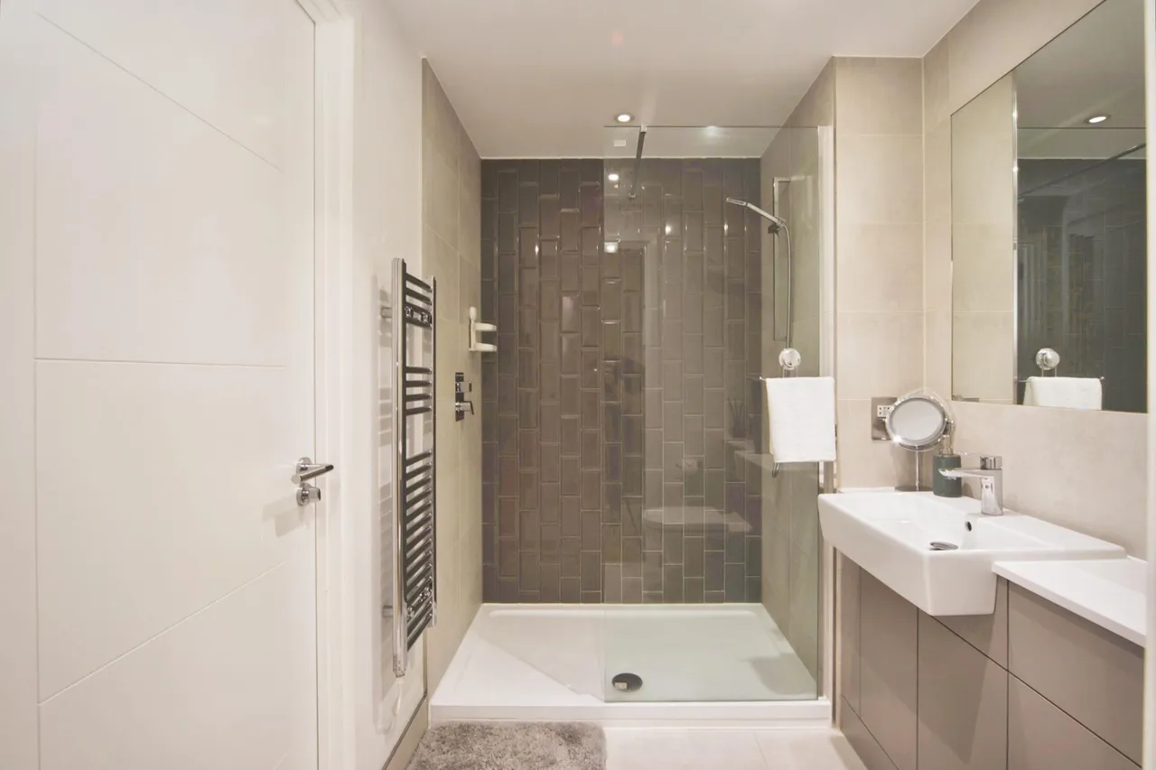 Caversham Road, London, NW9, photo 8