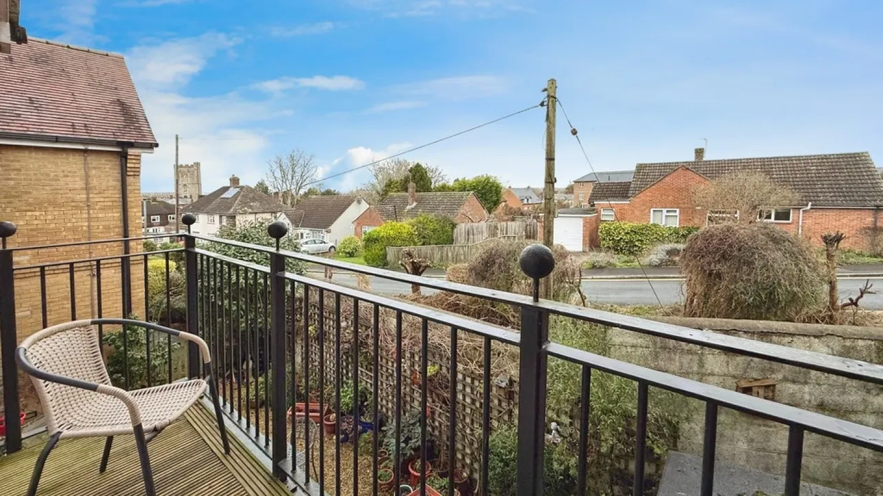 Chantry Court, Westbury, photo 6